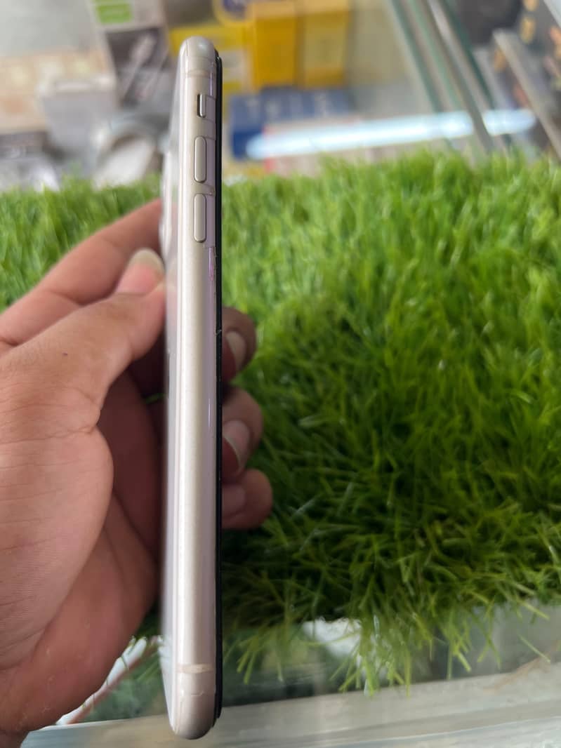Apple iPhone 11 2