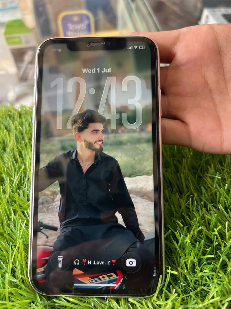 Apple iPhone 11 3