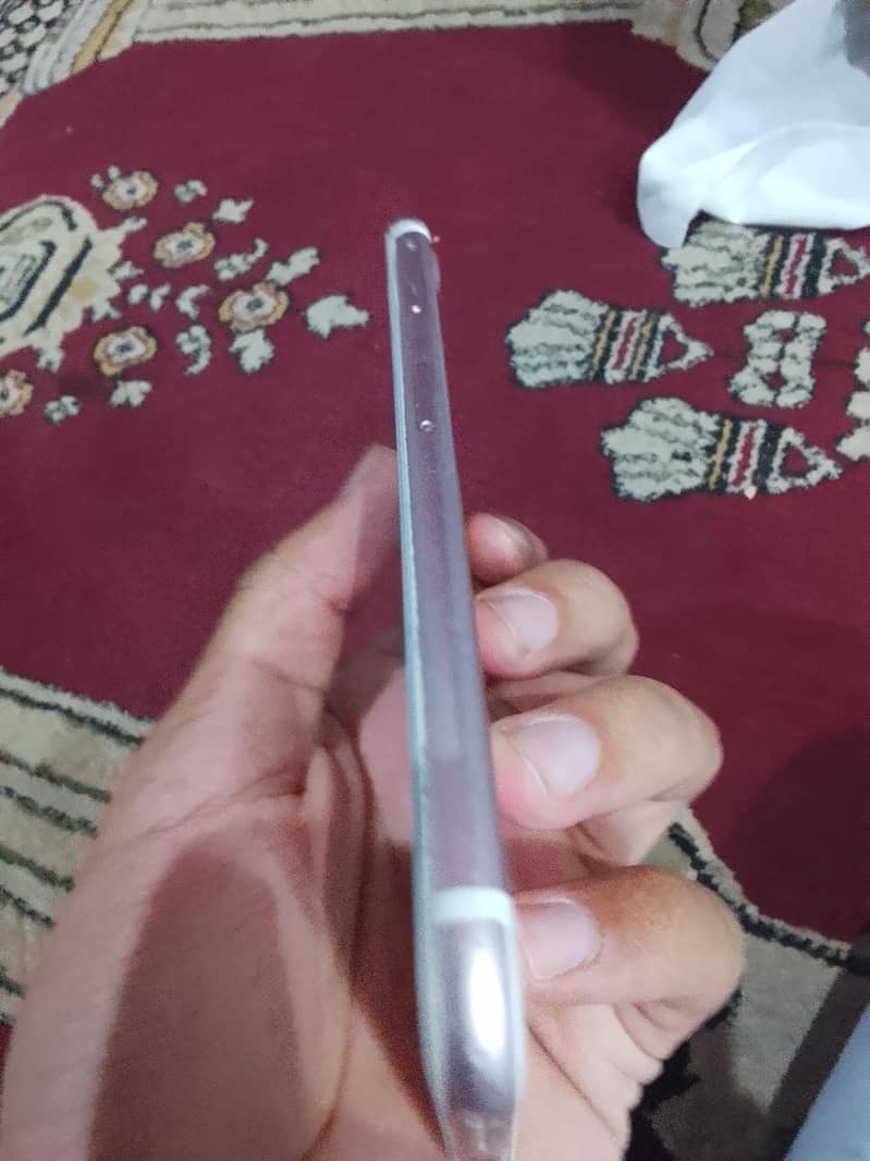 Apple iPhone 7 3
