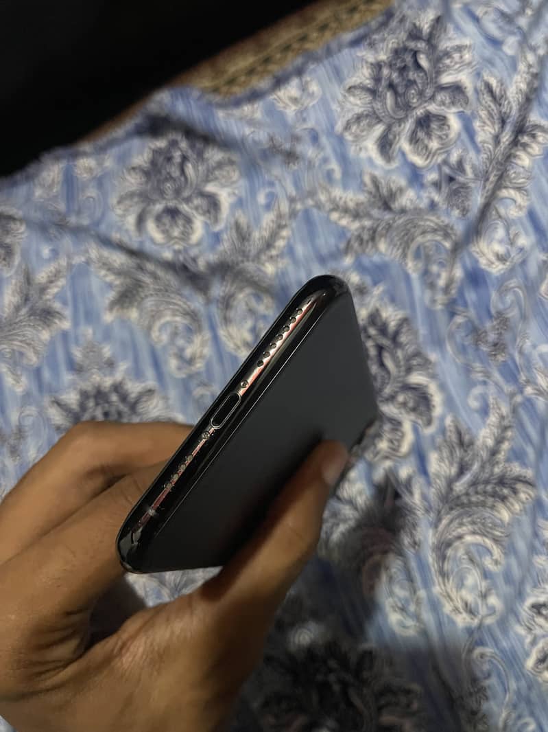 Apple iPhone 11 Pro Max 1