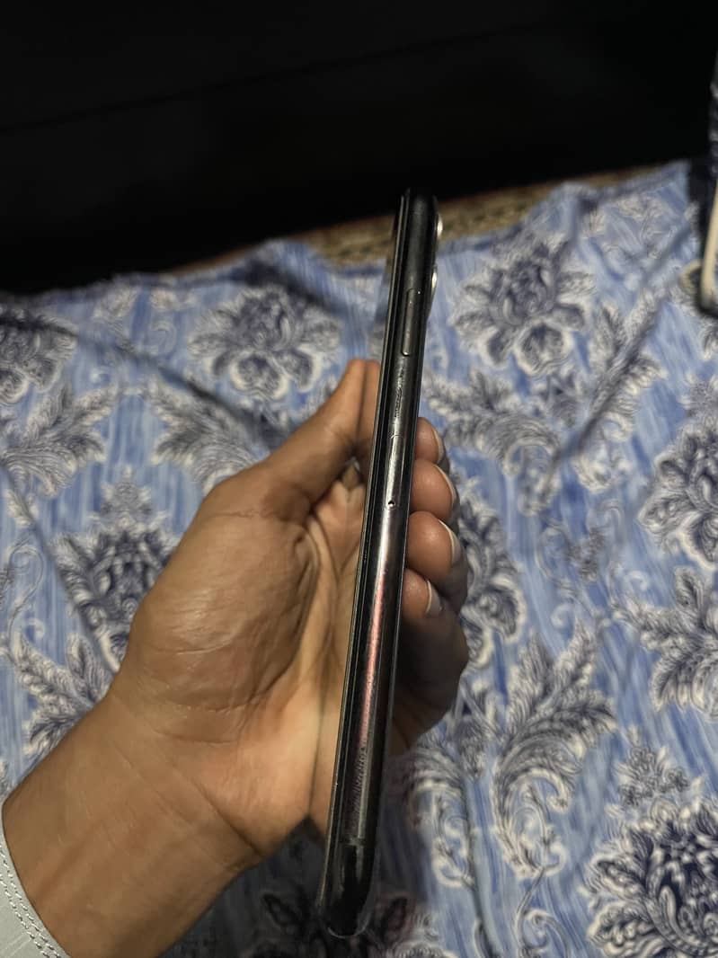 Apple iPhone 11 Pro Max 2