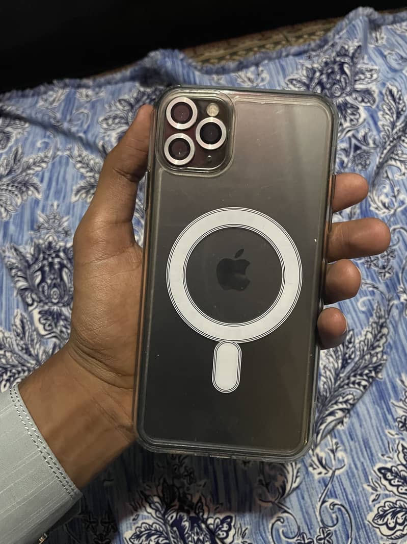 Apple iPhone 11 Pro Max 4
