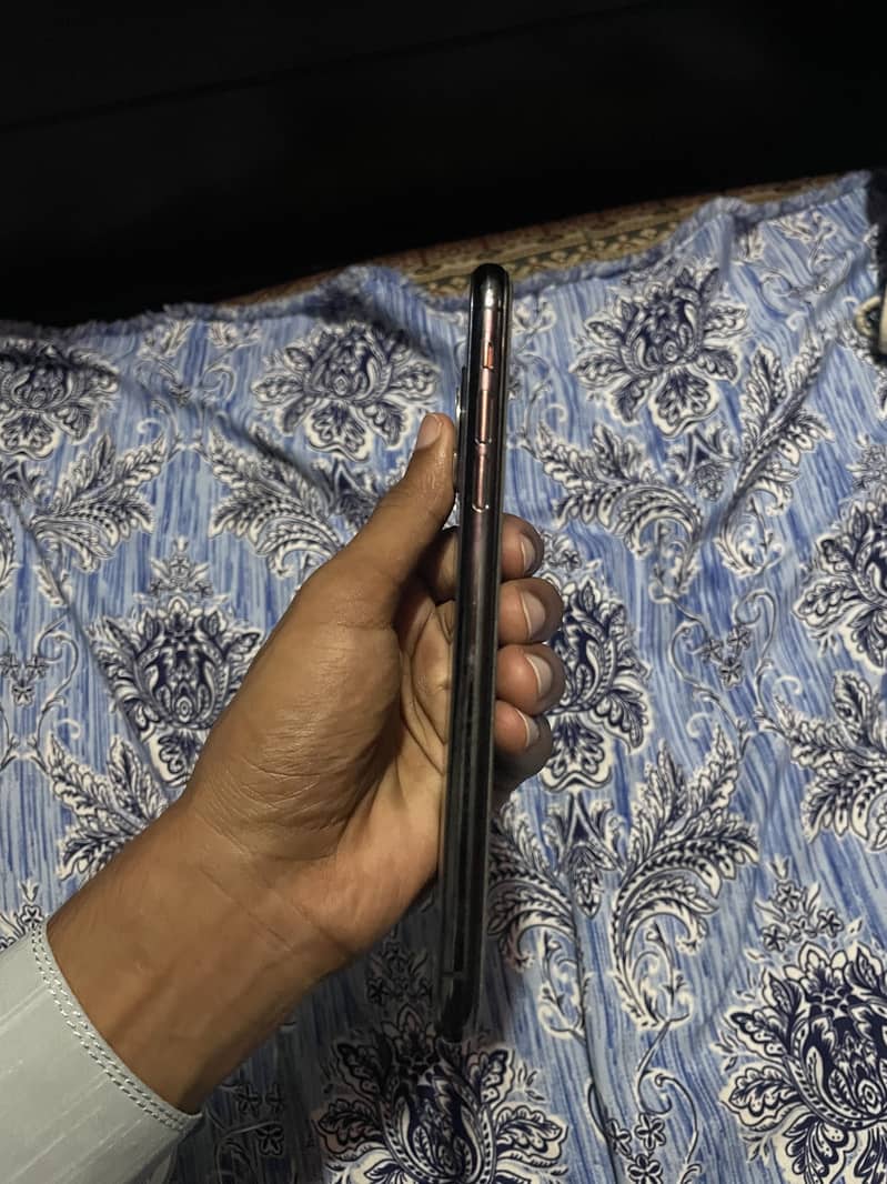Apple iPhone 11 Pro Max 6
