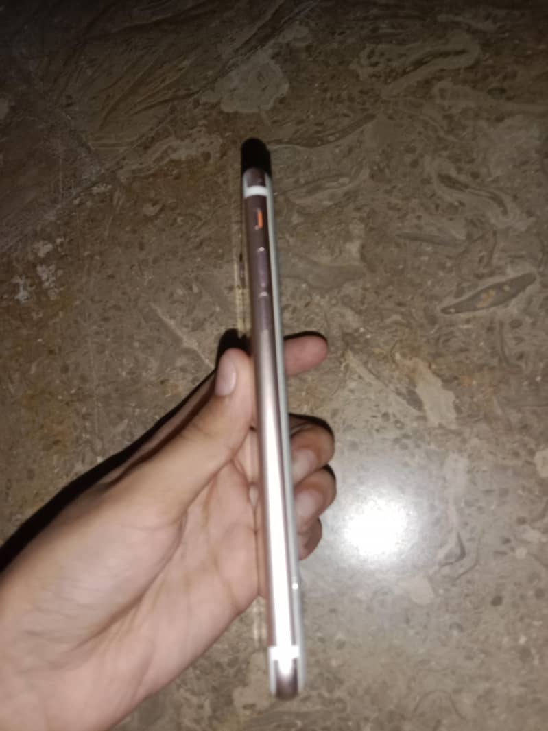 Apple iPhone 7 2