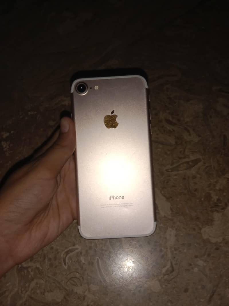 Apple iPhone 7 3
