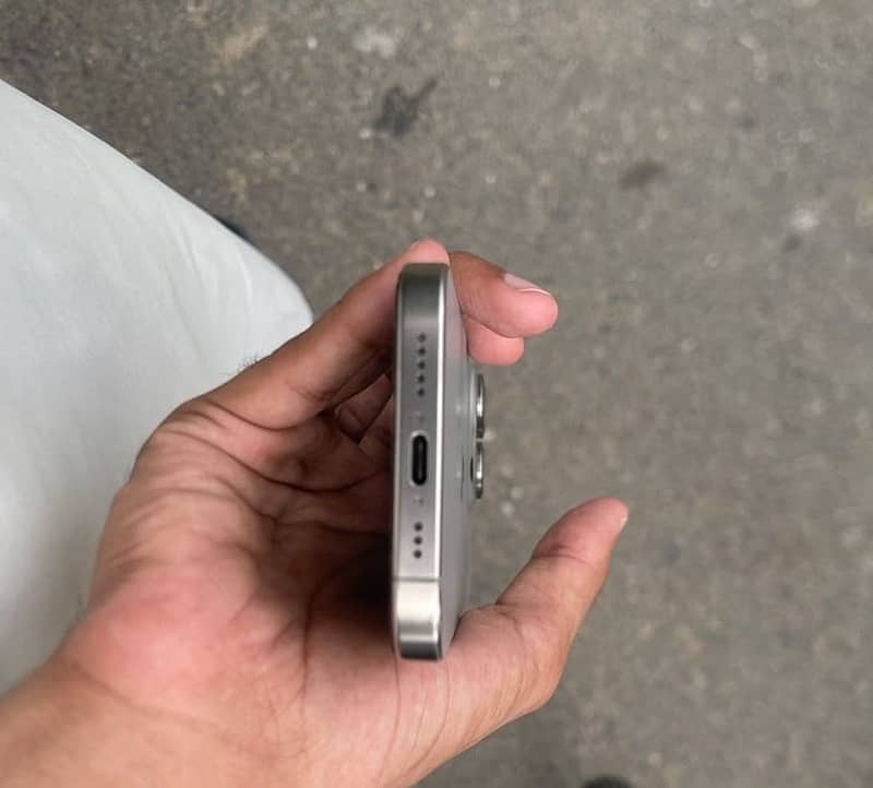 Apple iPhone 15 Pro 1