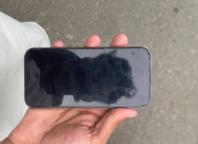 Apple iPhone 15 Pro 3