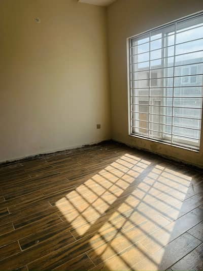 1 BED NON FURNISHED APRTMENT FOR RENT IN BAHRIA TOWN LAHORE
