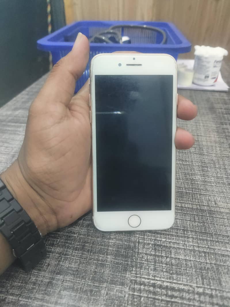 Apple iPhone 8 1