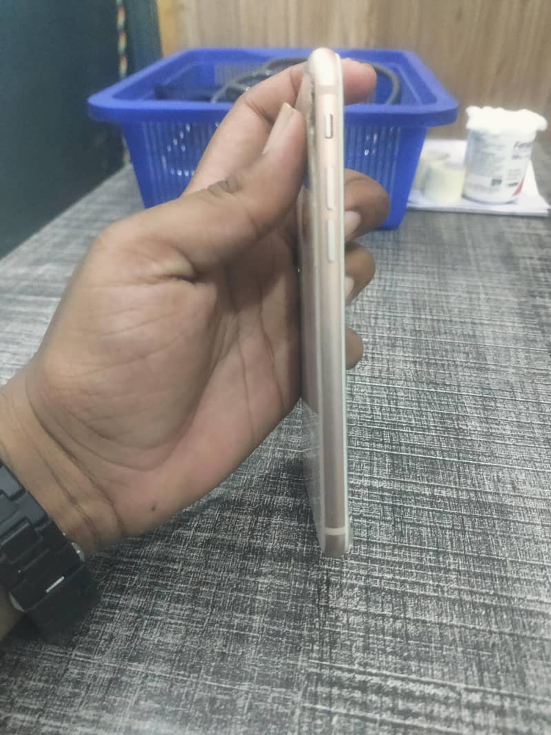 Apple iPhone 8 3