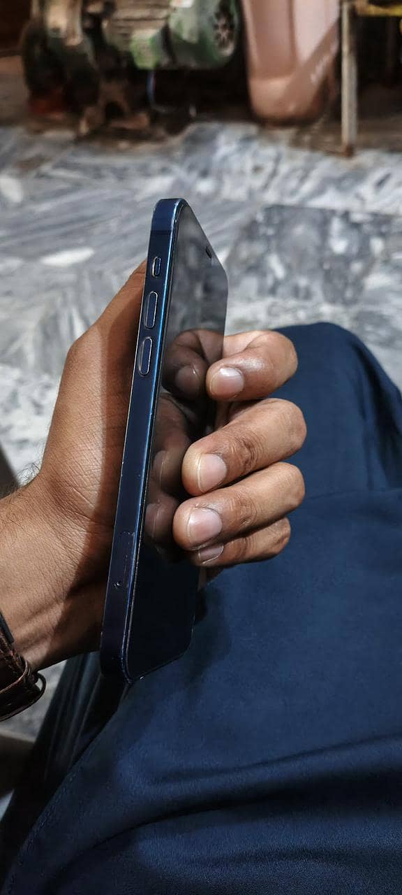 Apple iPhone 12 2