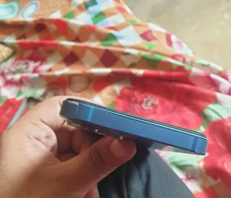 Apple iPhone 13 1