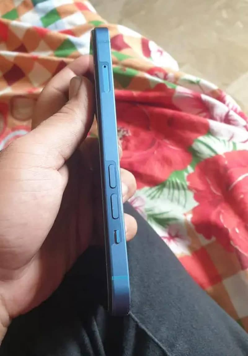 Apple iPhone 13 2