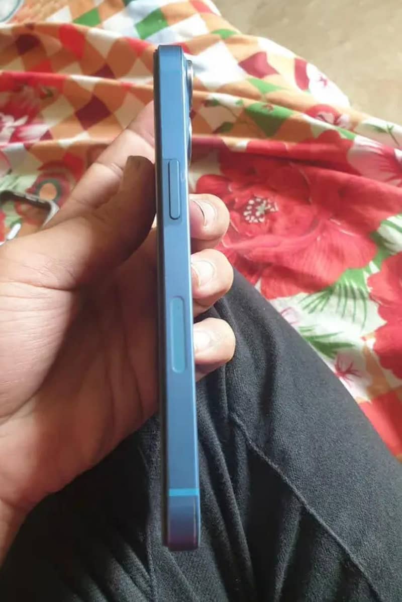 Apple iPhone 13 4