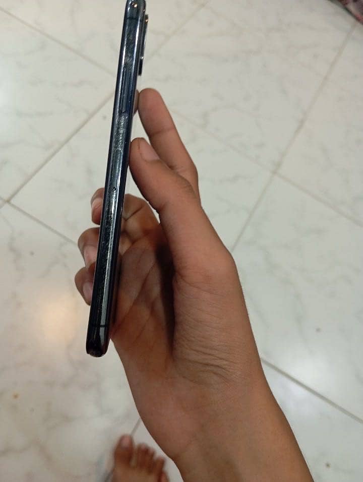 Apple iPhone X 0