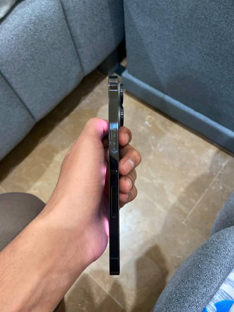 Apple iPhone 14 Pro Max 1