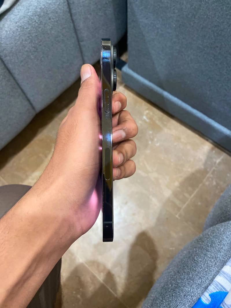 Apple iPhone 14 Pro Max 6