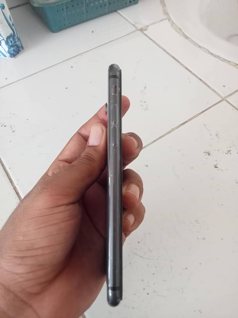 Apple iPhone 8 1