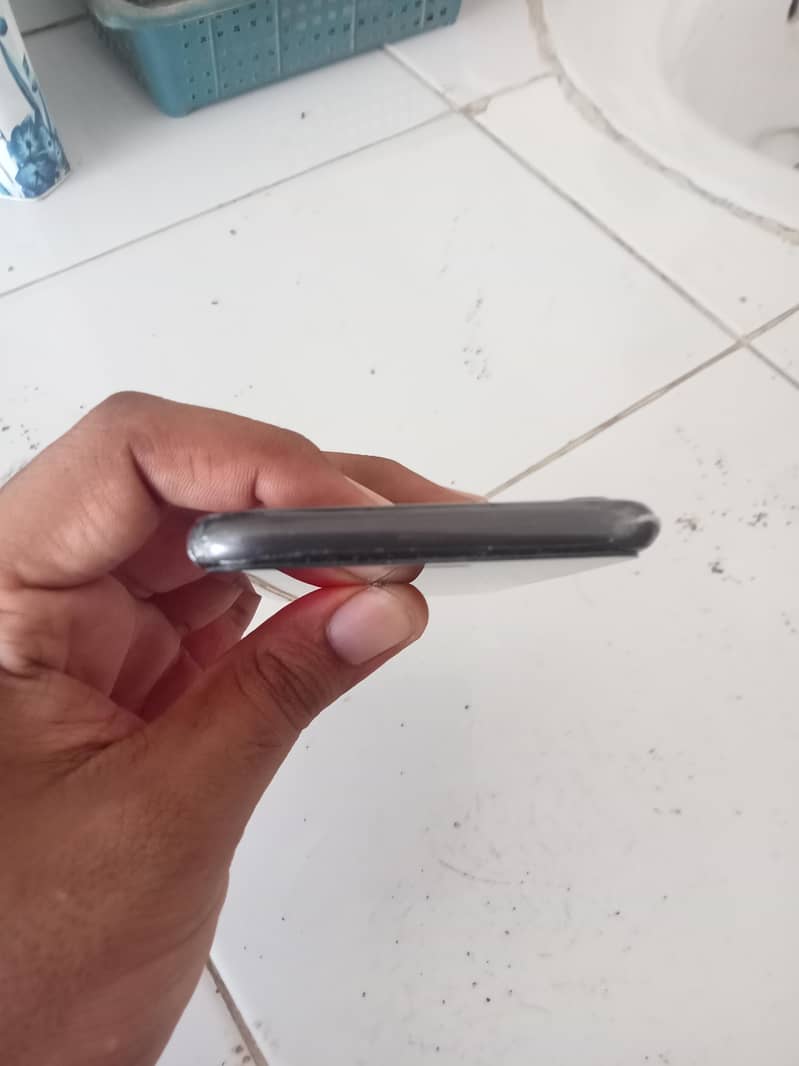 Apple iPhone 8 3