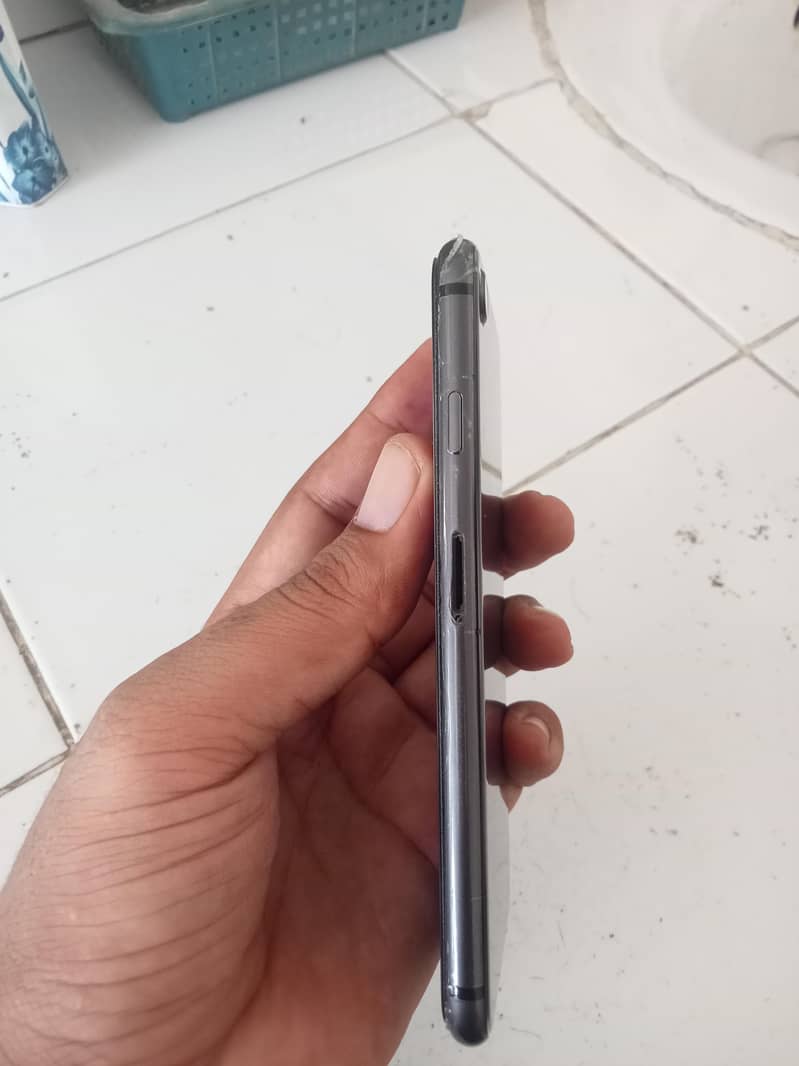Apple iPhone 8 4