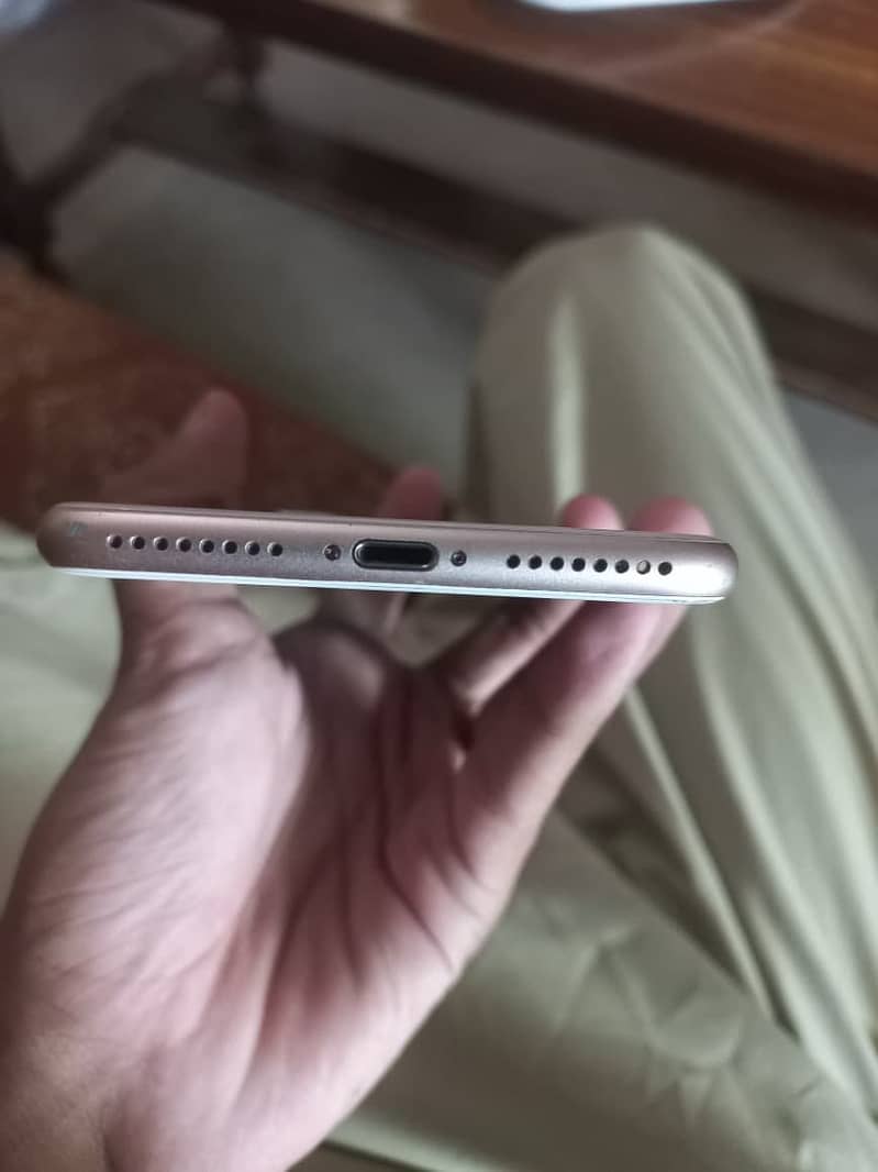 Apple iPhone 8 Plus 3