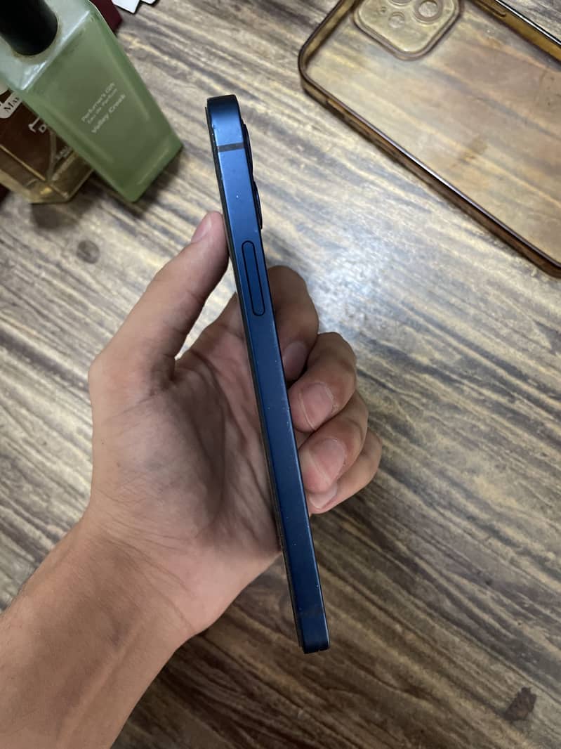 Apple iPhone 12 2