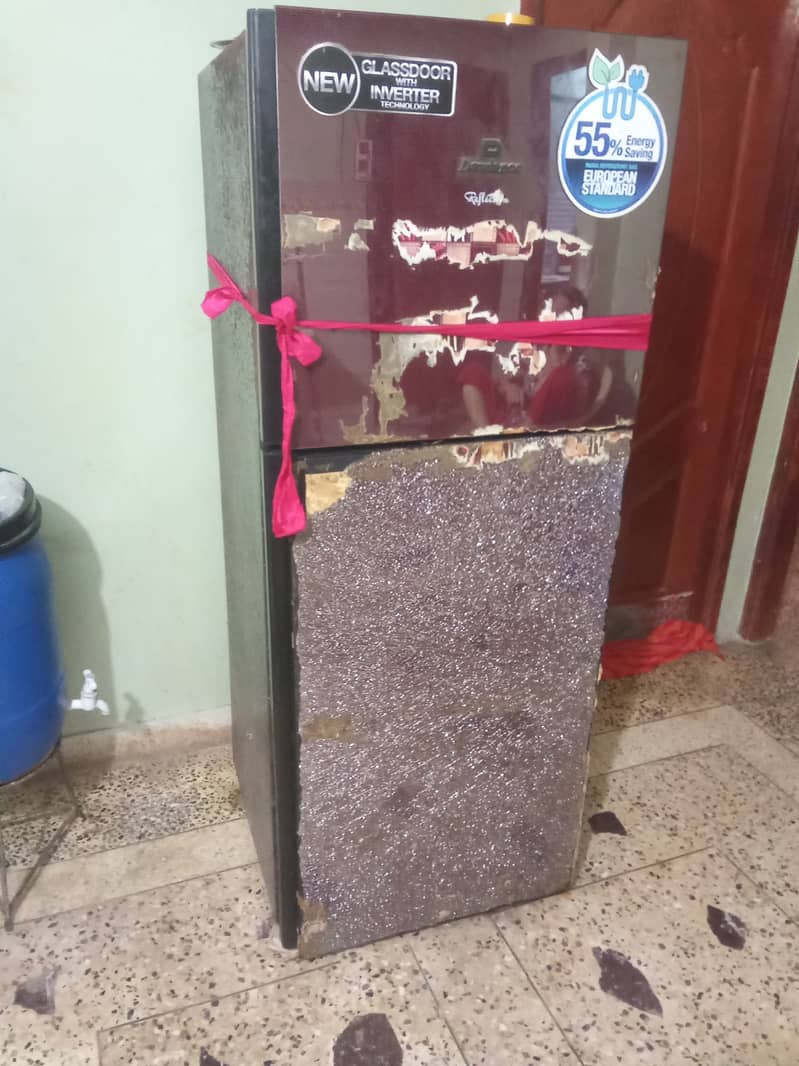 Old fridge 0