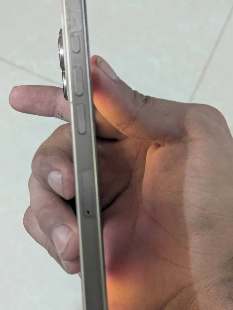 Apple iPhone 16 Pro Max 6