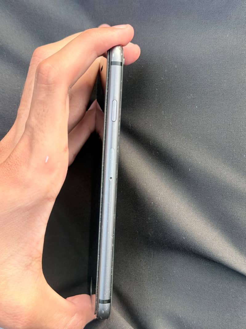 Apple iPhone 8 4