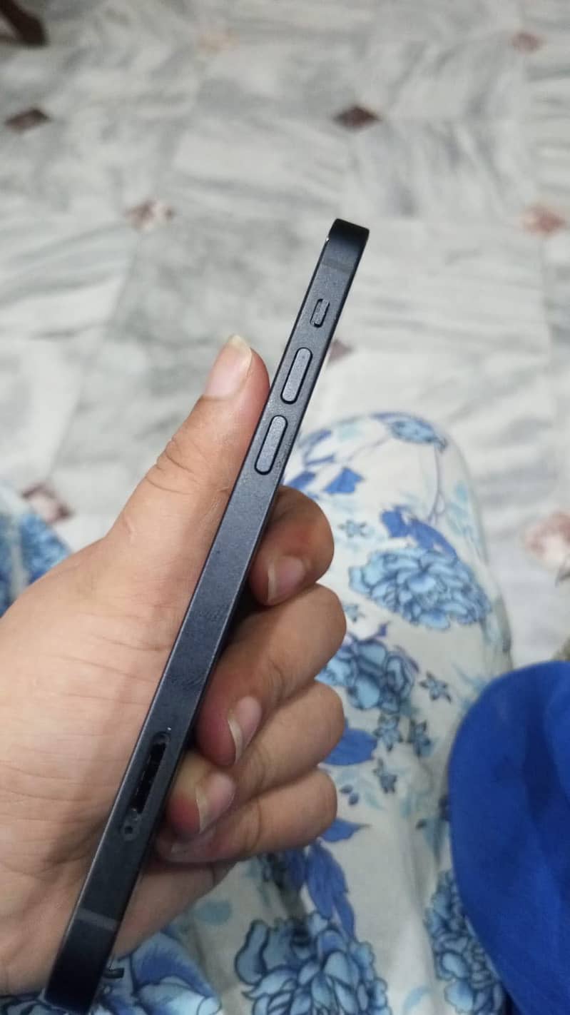 Apple iPhone 12 3
