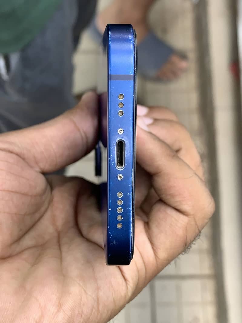 Apple iPhone 12 1