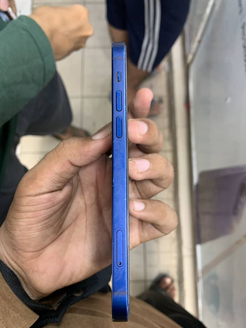 Apple iPhone 12 2