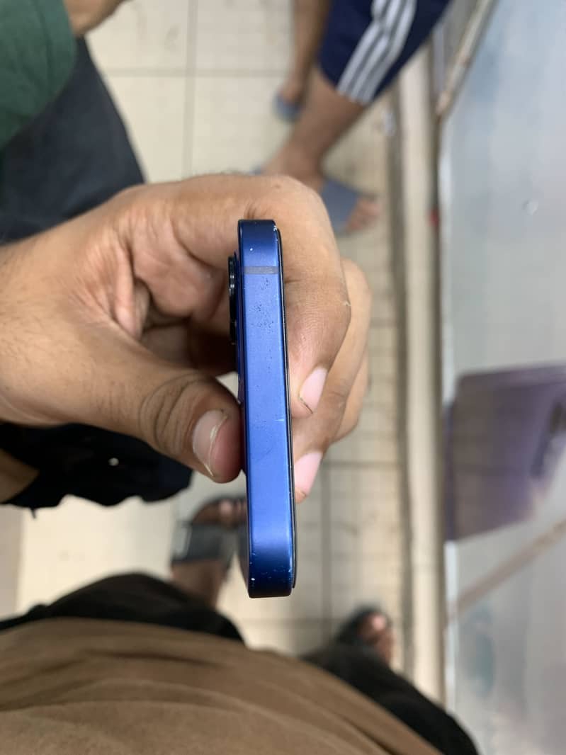 Apple iPhone 12 3