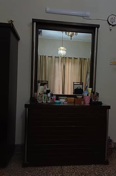 Wooden Dressing Table with Mirror