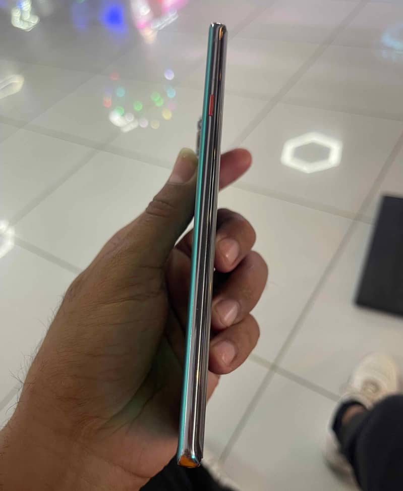 Tecno CAMON 40 Pro 4