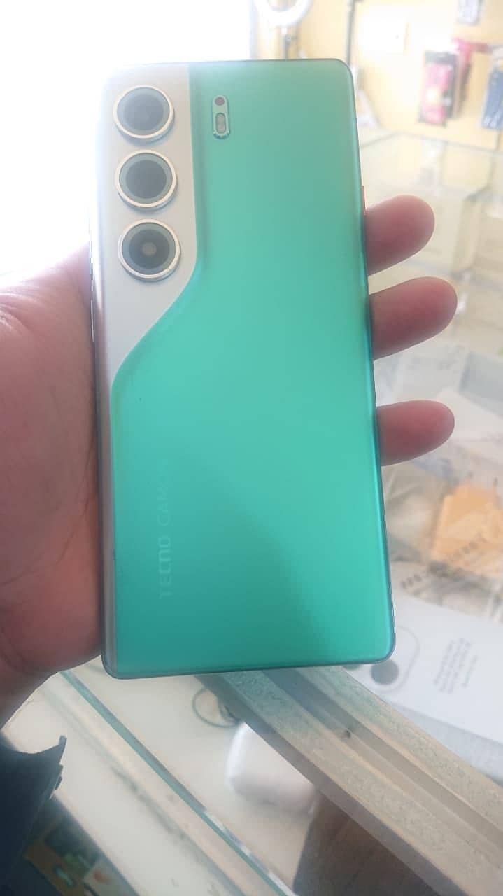 Tecno CAMON 40 Pro 9