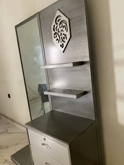 Modern Wooden Dressing Table with Full-Length Mirror⁠