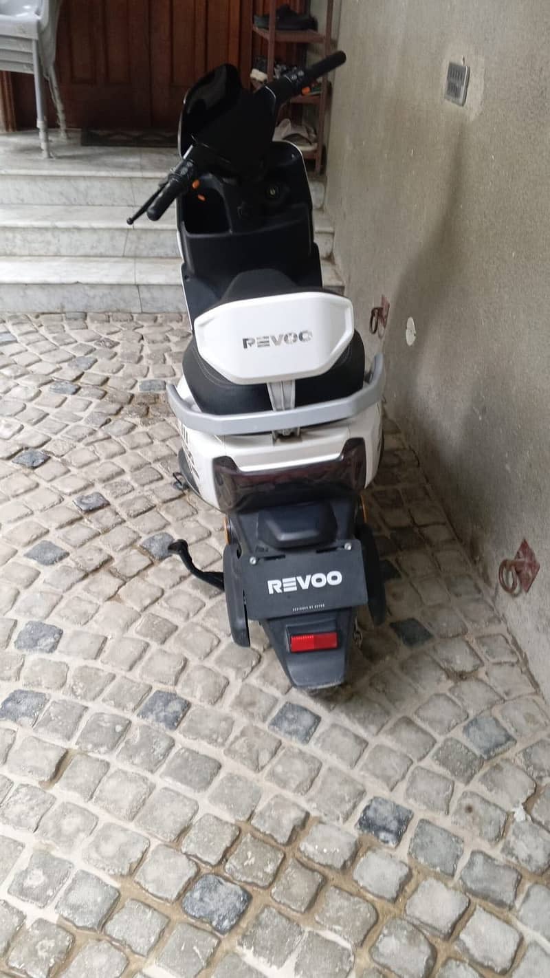 Revoo A12 3