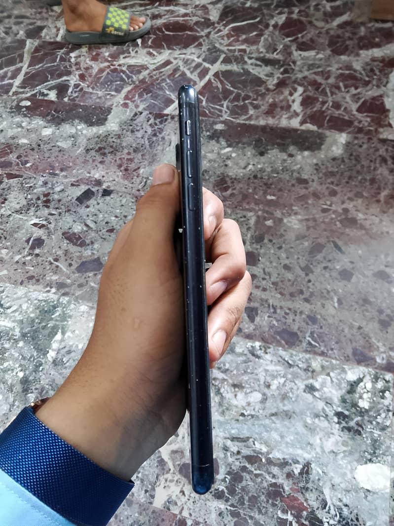Apple iPhone 7 Plus 1