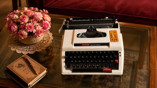 Vintage Brother Deluxe 750TR Manual Typewriter