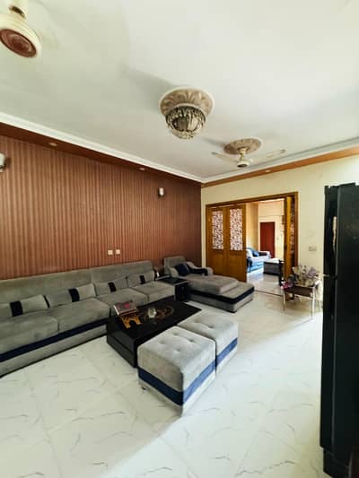 FOR SALE HOUSE 8 MARLA SINGLE STORY TILE WOOD WORK FLOOR BEAUTIFUL HOUSE TOP LOCATION MAIN COLLEGE ROAD NEAR EDEN CHOWK GOOD INVESTMENT TIME