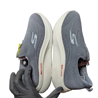 SKECHERS SLIP ON  Condition 10/10  Size EUR 41  Dm For Price  1