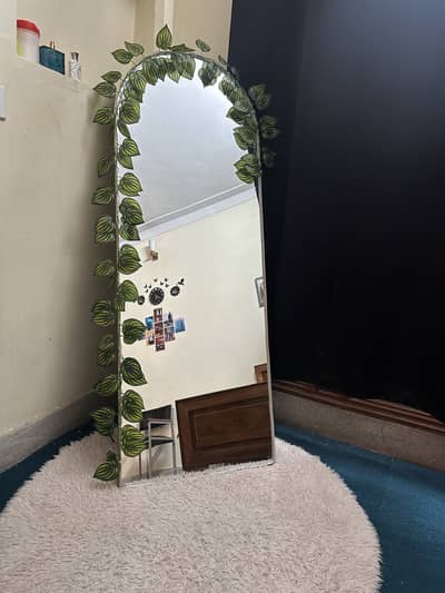 Standing mirror with light and with leaves