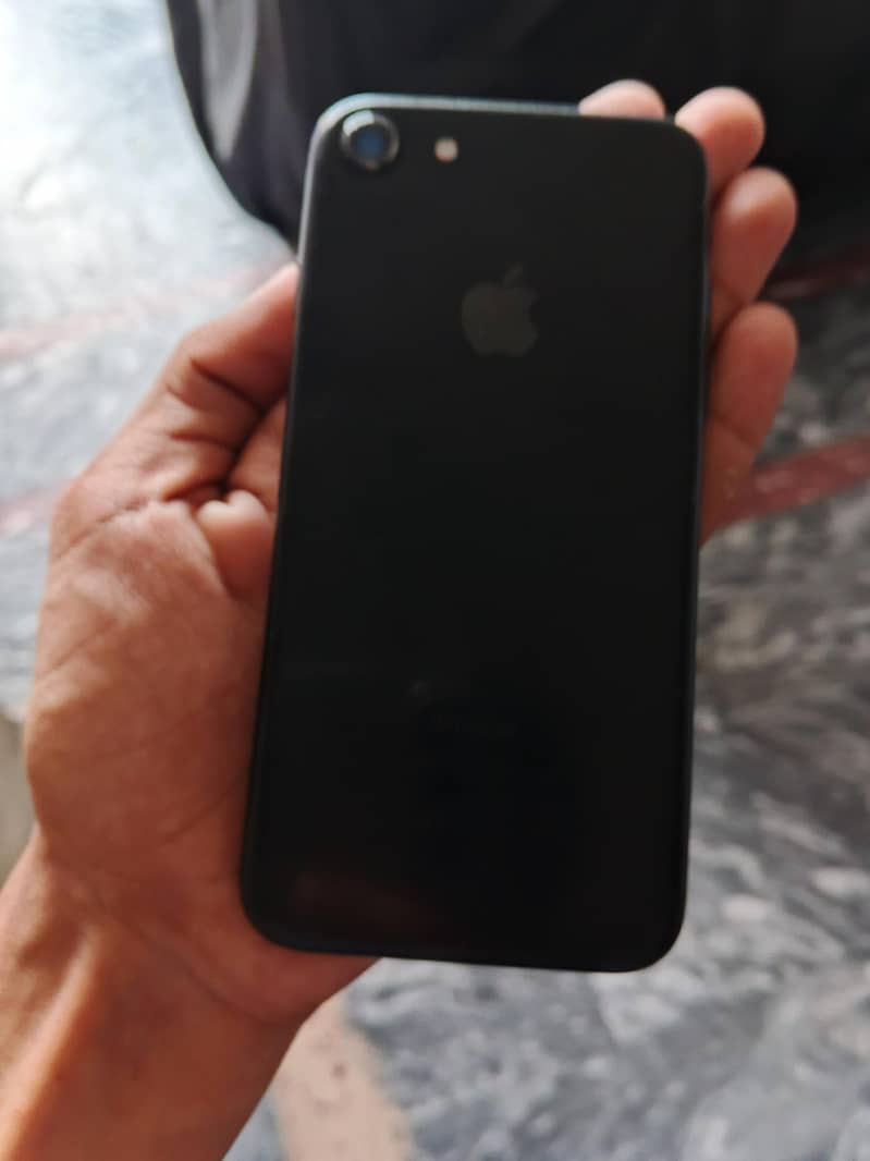 Apple iPhone 7 0