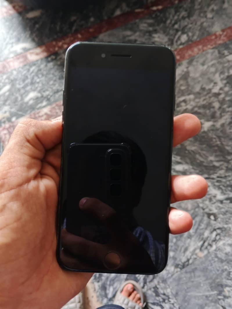 Apple iPhone 7 2