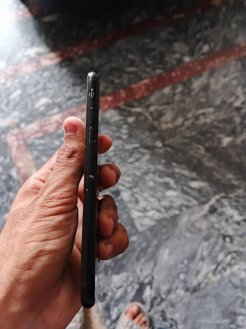 Apple iPhone 7 3