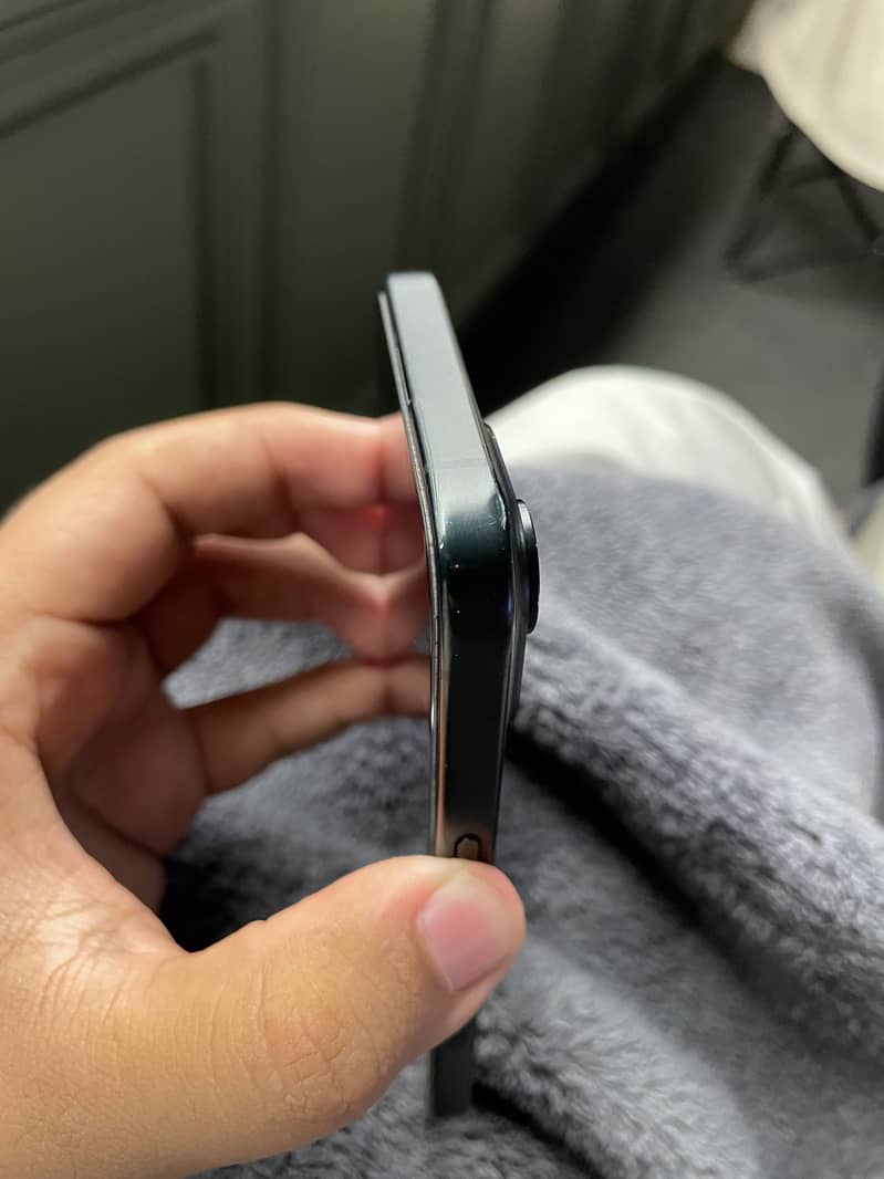 Apple iPhone 15 4