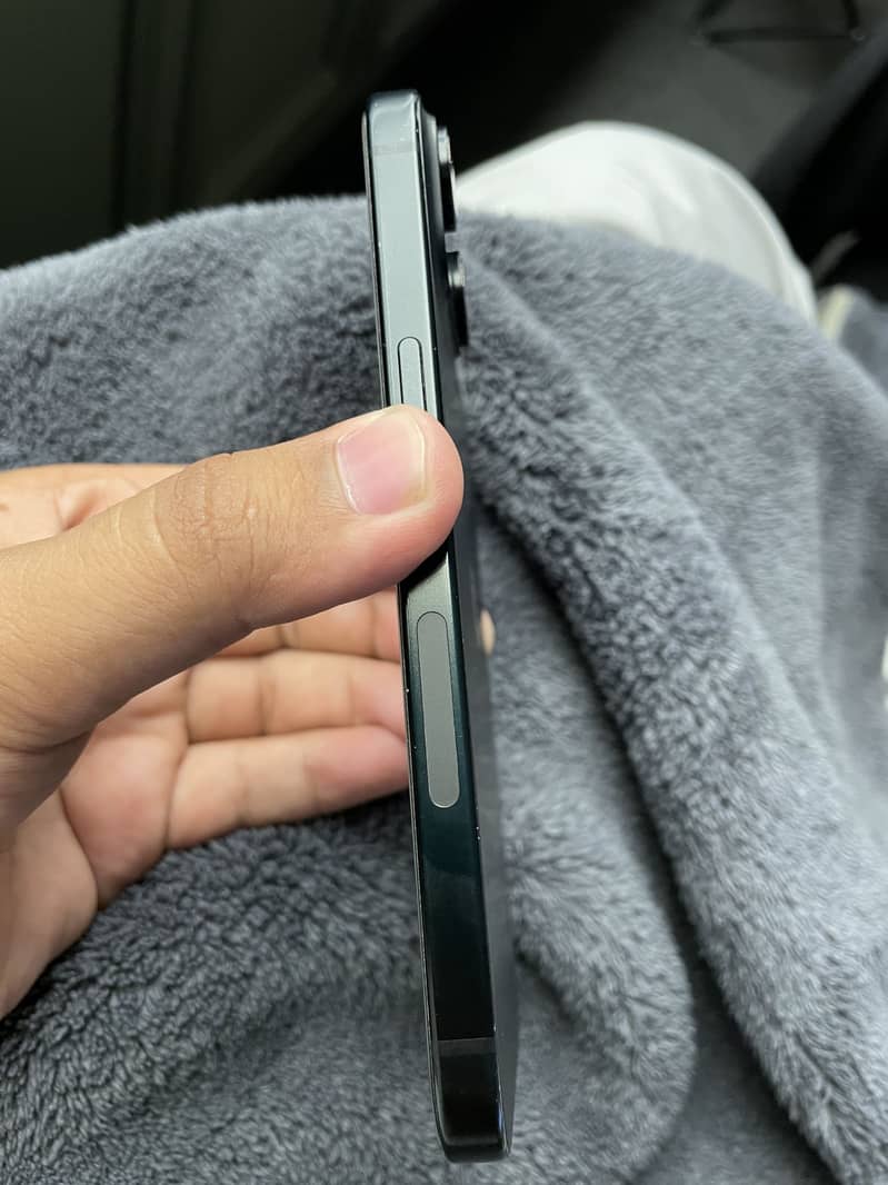 Apple iPhone 15 6