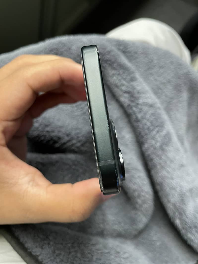 Apple iPhone 15 9