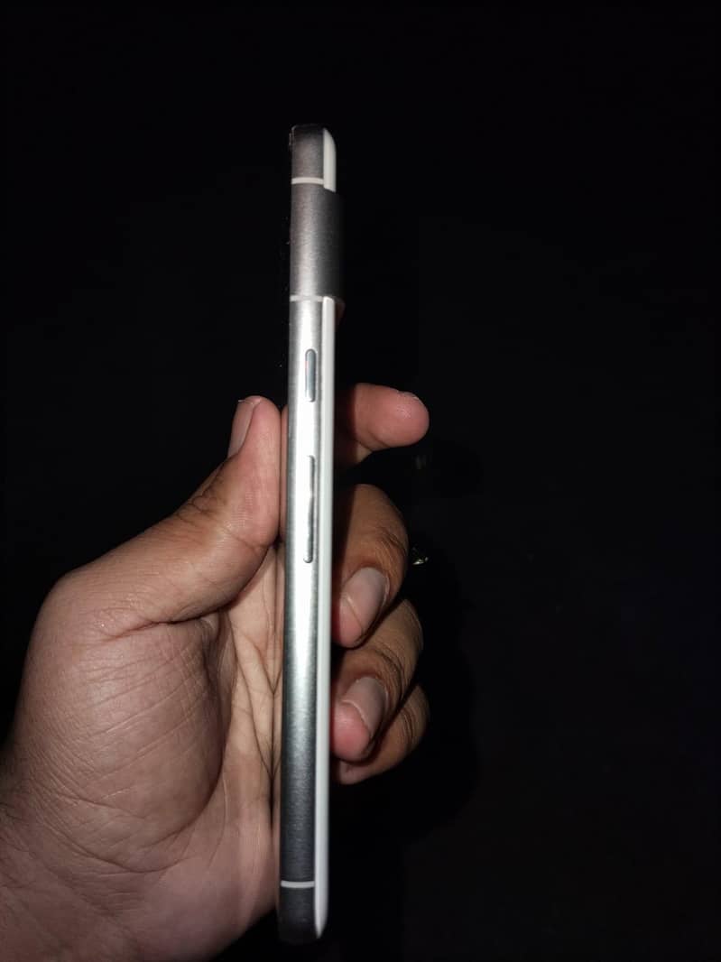 Google Pixel 7 4